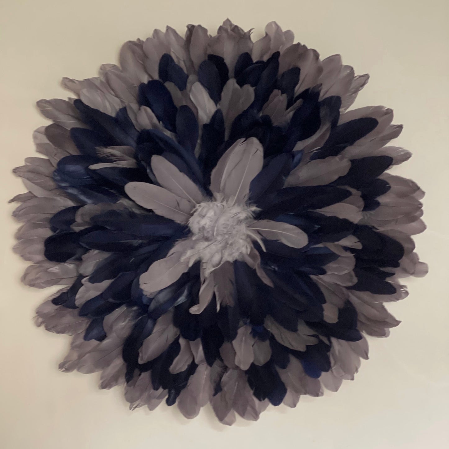 Marine Gris — art mural en plumes fait main, Rêves de Vi