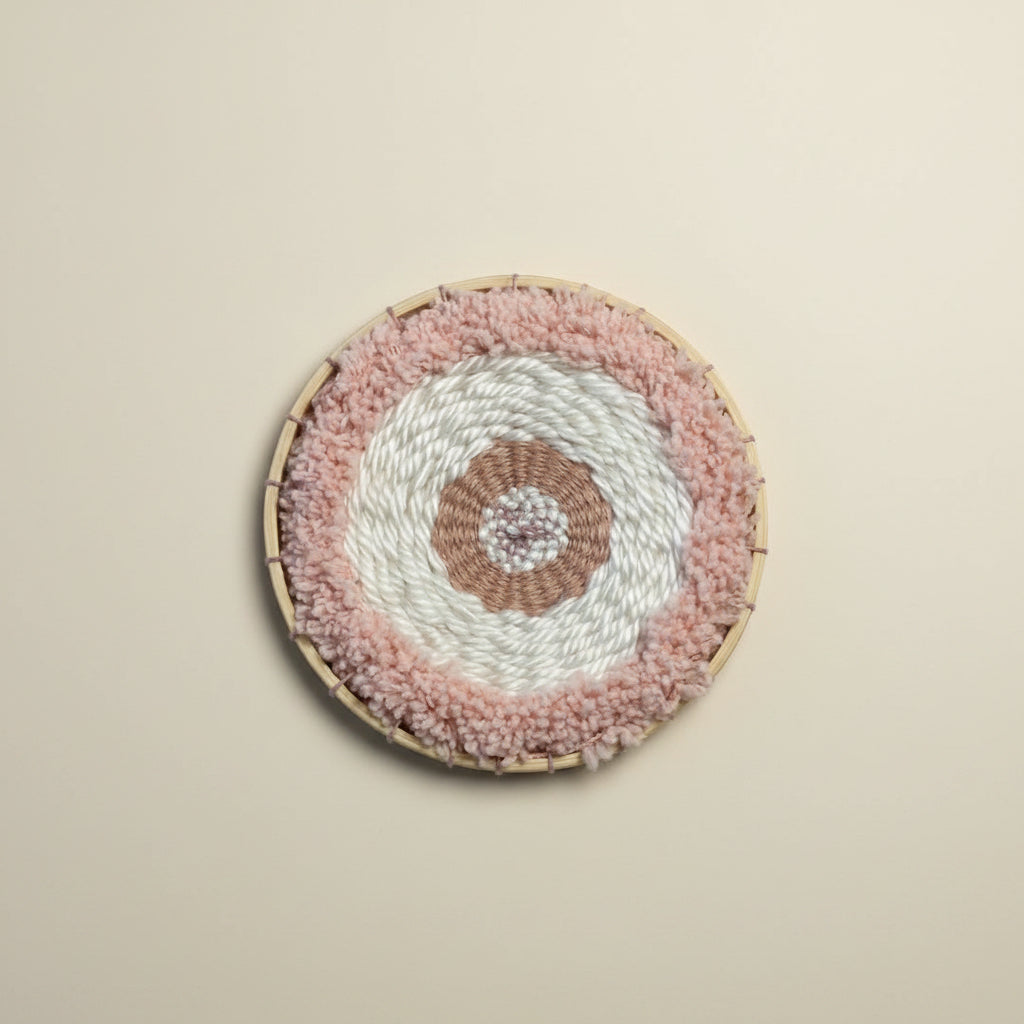 Petite Rose — art mural en plumes fait main, Rêves de Vi