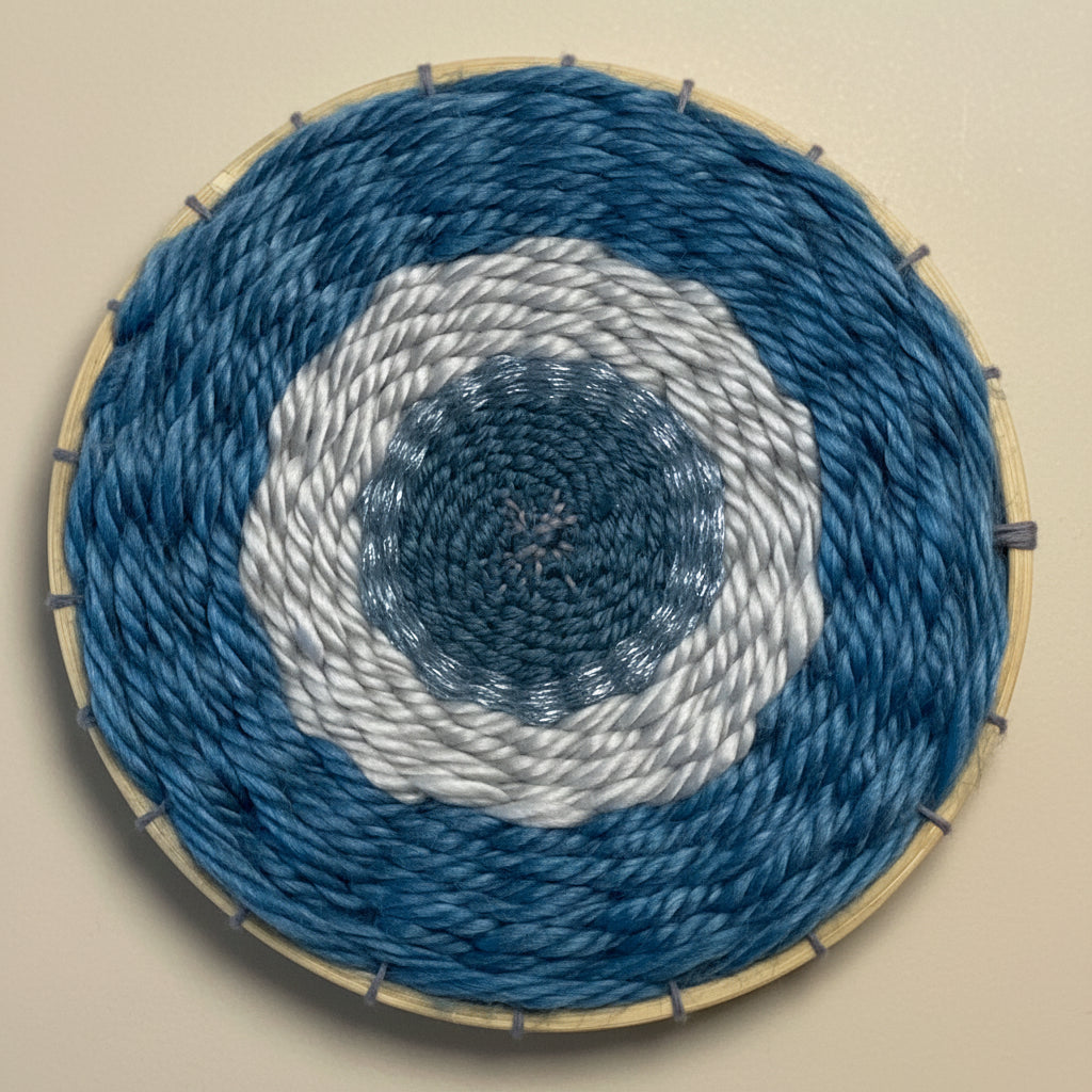Petit Bleu — art mural en plumes fait main, Rêves de Vi