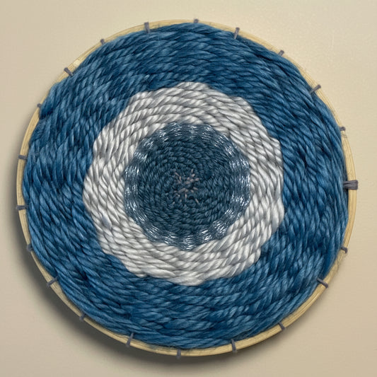 Petit Bleu — art mural en plumes fait main, Rêves de Vi